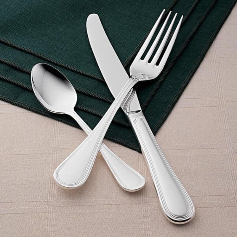 Libbey Brandware 160 5501 Geneva 8 7/8" Medium Dinner Knife - 1